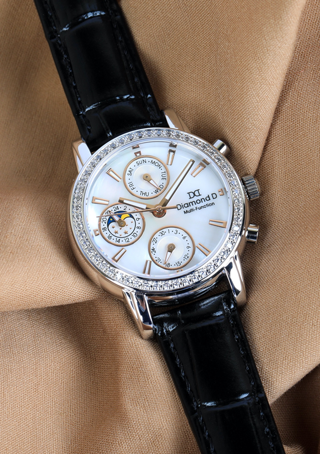 Đồng hồ Diamond D DM64205W-B mang phong cách thể thao dành cho những cô nàng cá tính.