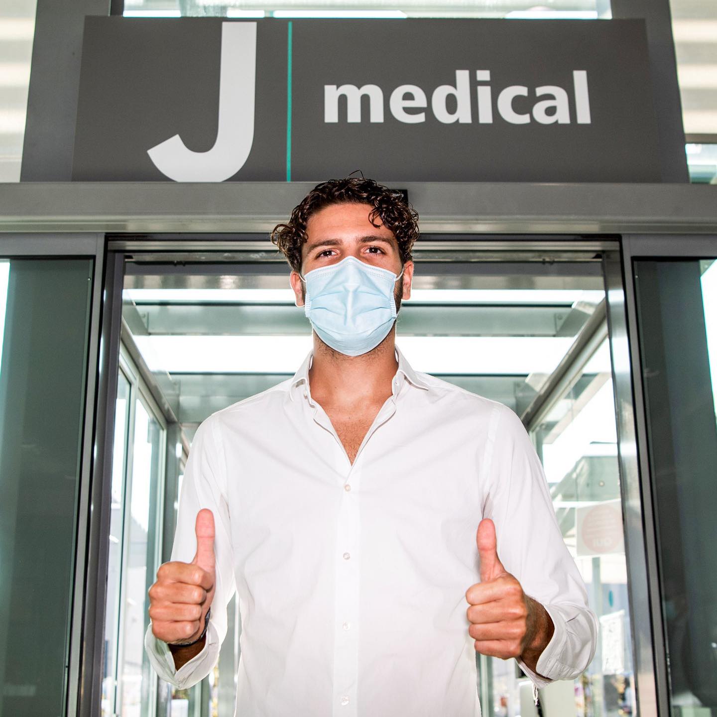 Đến kiểm tra y tế, tân binh sắp ra mắt Juventus  - Bóng Đá