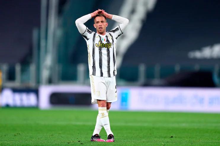 Bị trừng phạt vì đi trễ, sao Juventus nổi giận đòi ra đi - Bóng Đá