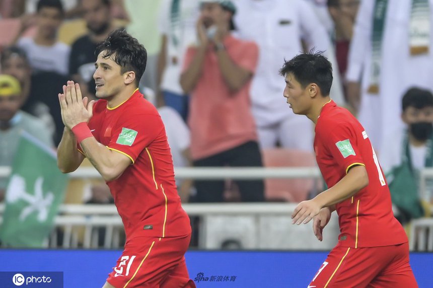 Tiền đạo nhập tịch xin lỗi khi chỉ trích Liên đoàn Bóng đá Trung Quốc - Bóng Đá