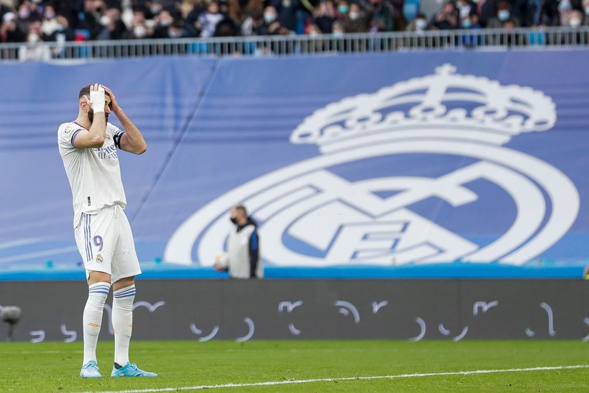 Ancelotti nhận lỗi sau khi Benzema sút hỏng phạt đền - Bóng Đá