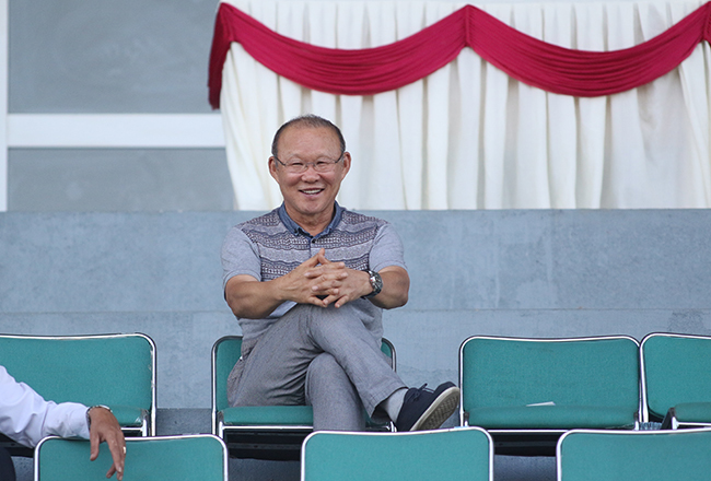 V-League lao đao vì Covid-19: Thầy Park hy vọng vào đâu - Bóng Đá