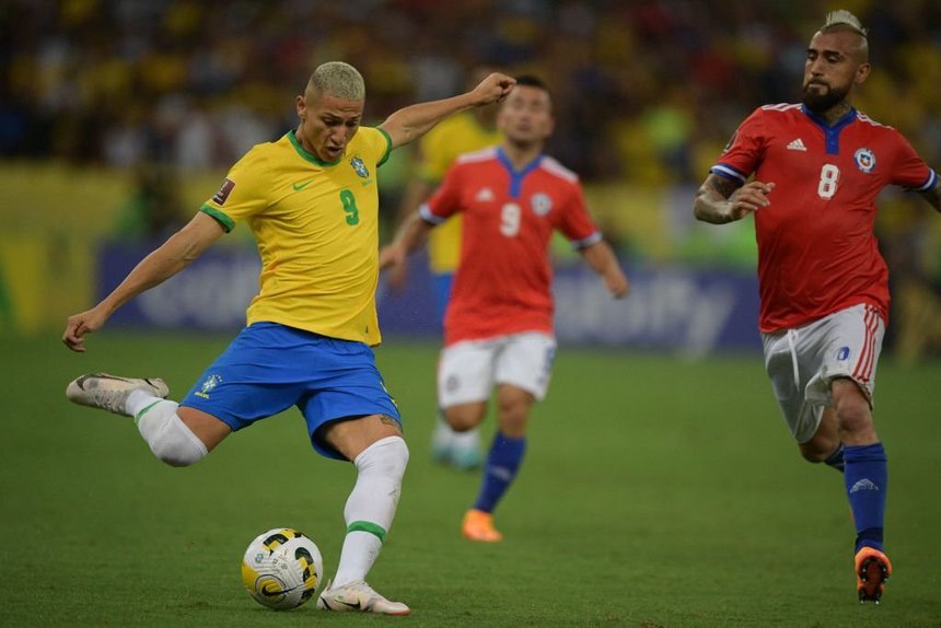 Coutinho ghi bàn giúp Brazil thắng Chile 4-0 - Bóng Đá