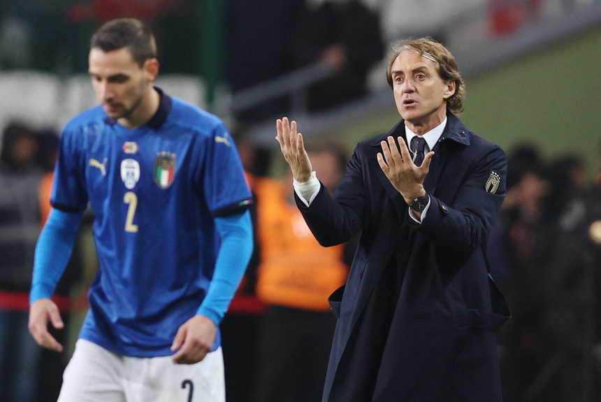 Donnarumma mắc sai lầm trong chiến thắng của tuyển Italy - Bóng Đá