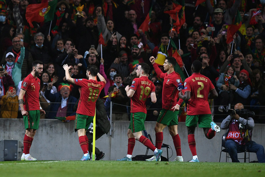 Bồ Đào Nha lấy vé World Cup: Người hùng Bruno Fernandes - Bóng Đá