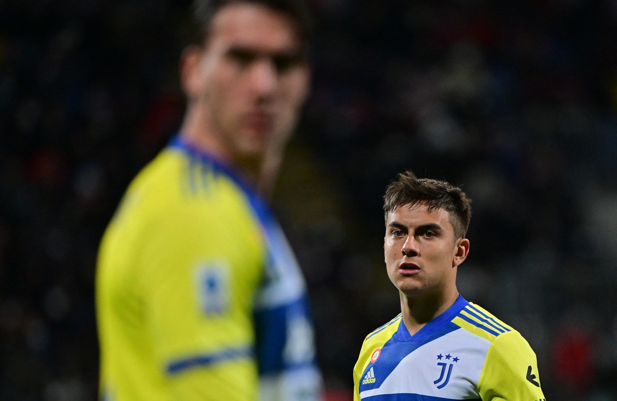 Vlahovic giúp Juventus ngược dòng trước Cagliari - Bóng Đá