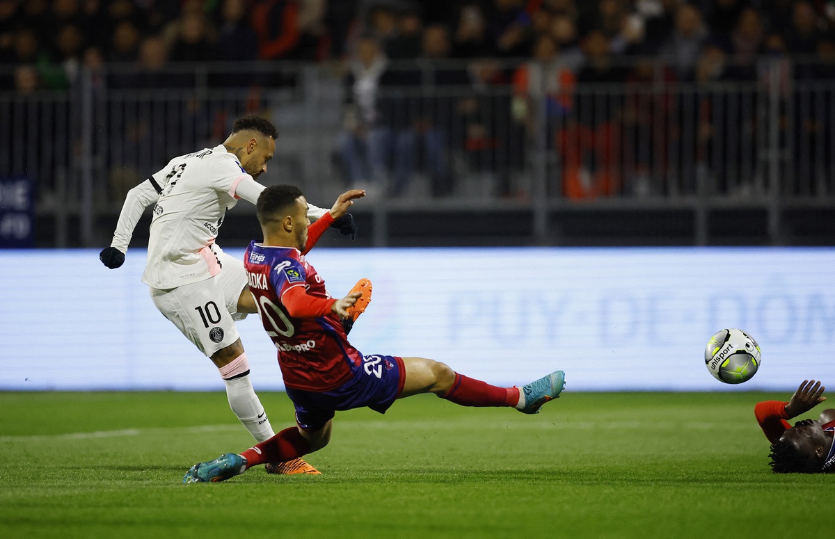 Messi, Mbappe, Neymar giúp PSG đè bẹp Clermont Foot - Bóng Đá