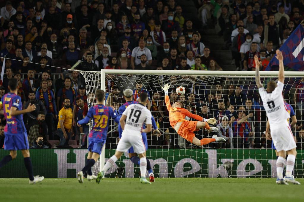 Barca vỡ Europa League: Nỗi ám ảnh của Xavi - Bóng Đá