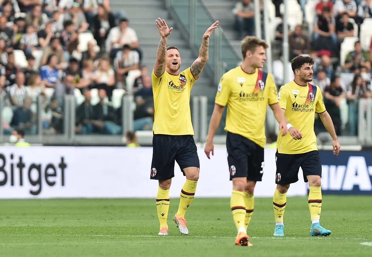 Vlahovic giải cứu Juventus ở phút 90+5 - Bóng Đá
