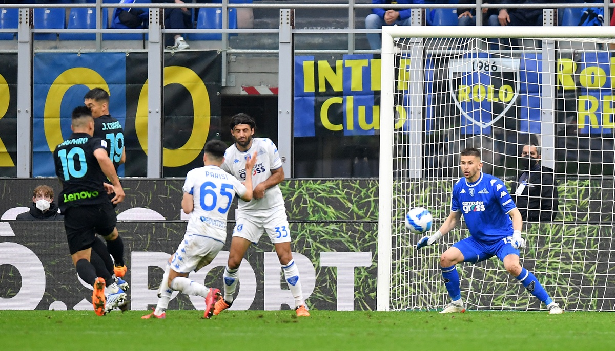 Inter lên đầu bảng sau màn ngược dòng từ thế bị dẫn 2 bàn - Bóng Đá