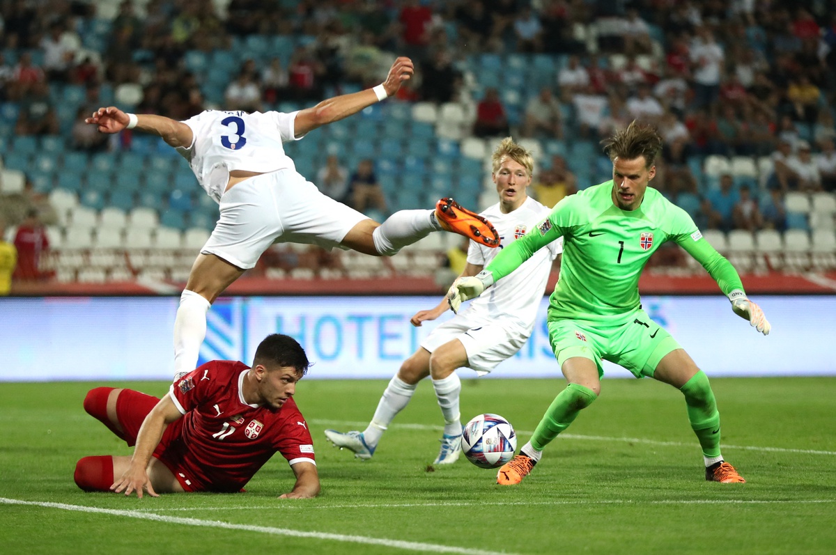 Haaland tỏa sáng ở UEFA Nations League - Bóng Đá