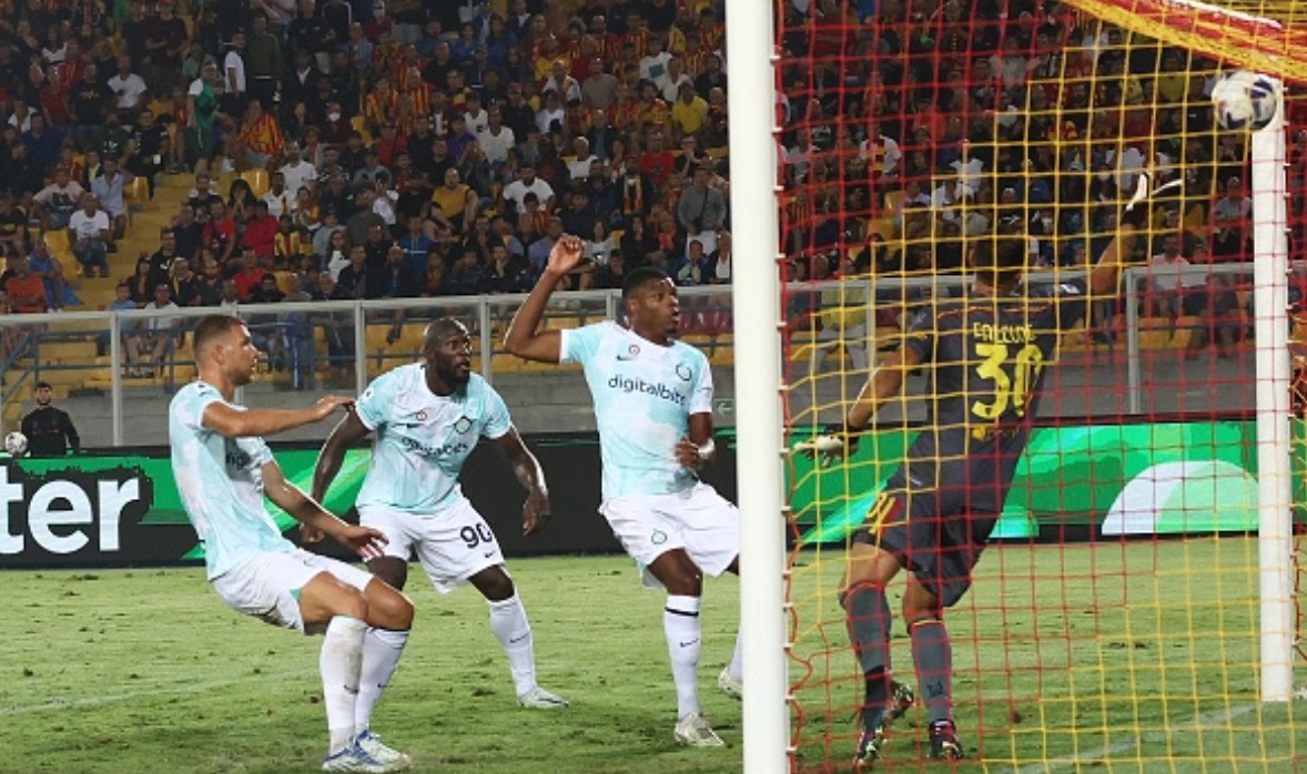 Lukaku cùng đồng đội vỡ òa khi giành 3 điểm ở phút 90+5 - Bóng Đá