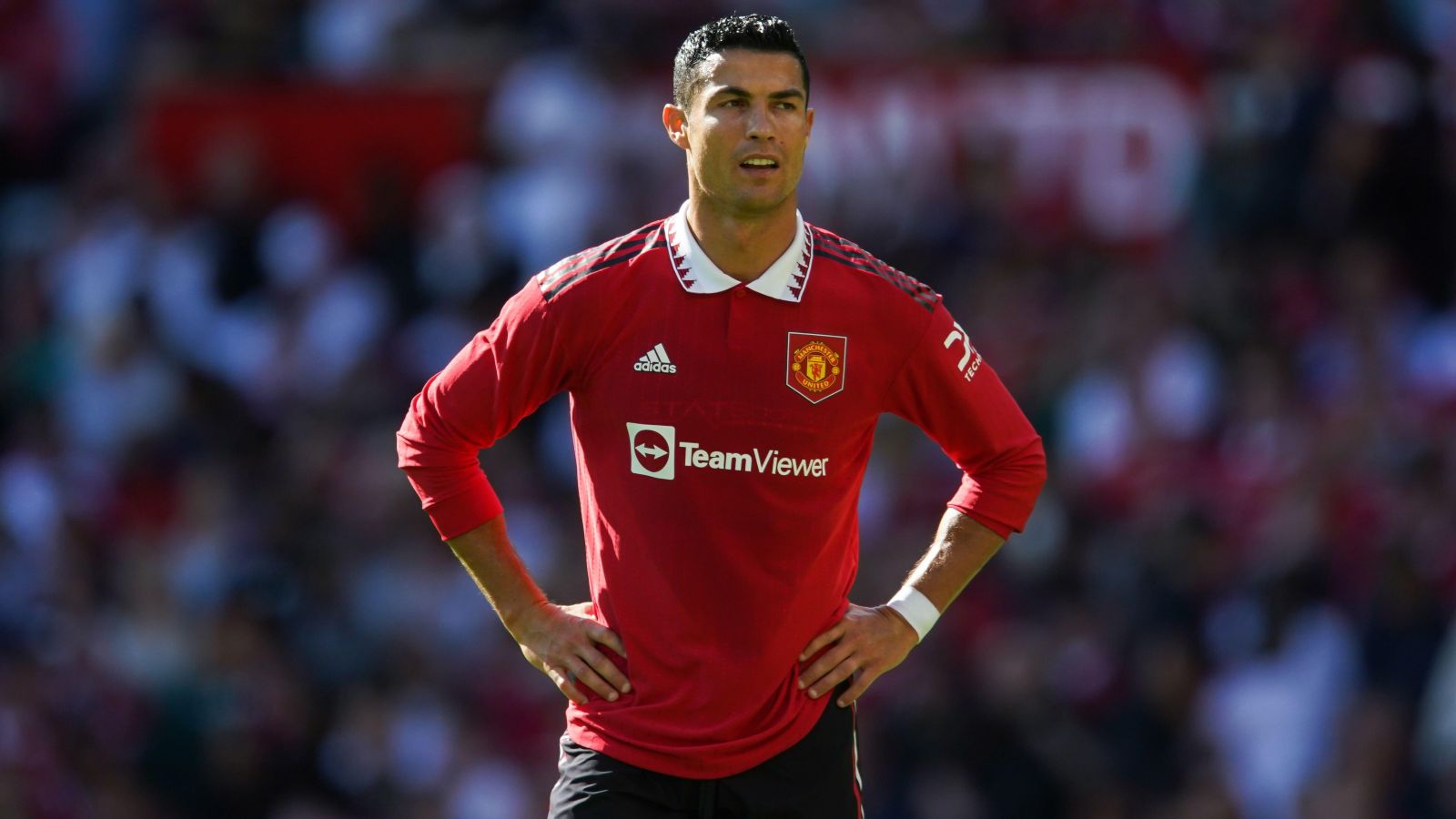 Paul Ince: Messi không làm những trò hề như Ronaldo - Bóng Đá