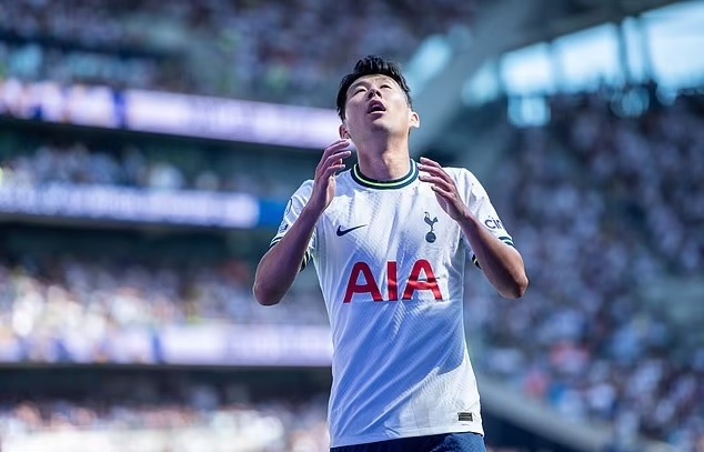 Crouch không hiểu lý do Son Heung-min còn thi đấu cho Tottenham - Bóng Đá