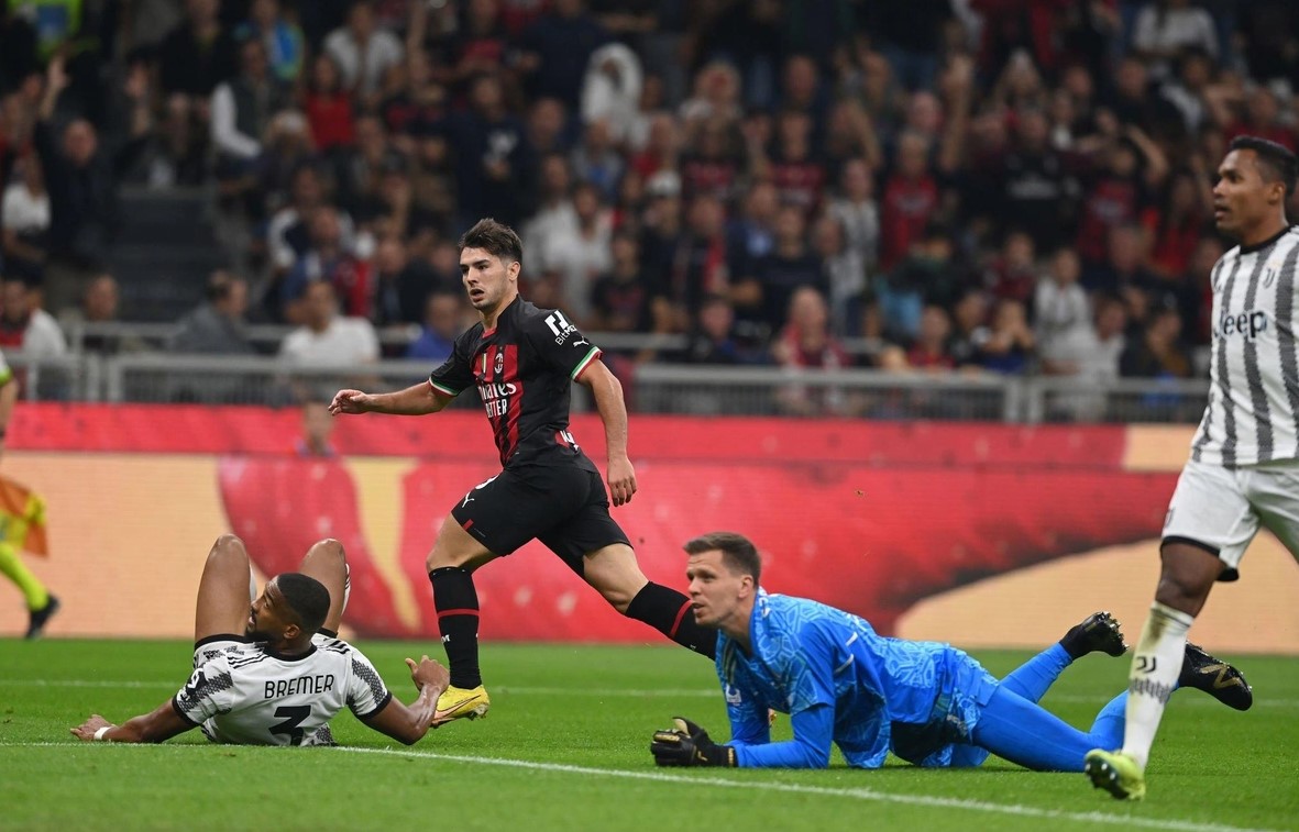 Sao AC Milan solo ghi bàn từ giữa sân - Bóng Đá