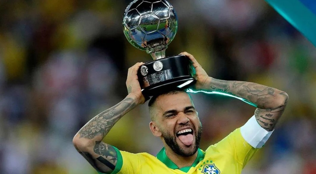 Kỳ World Cup đặc biệt của Alves - Bóng Đá