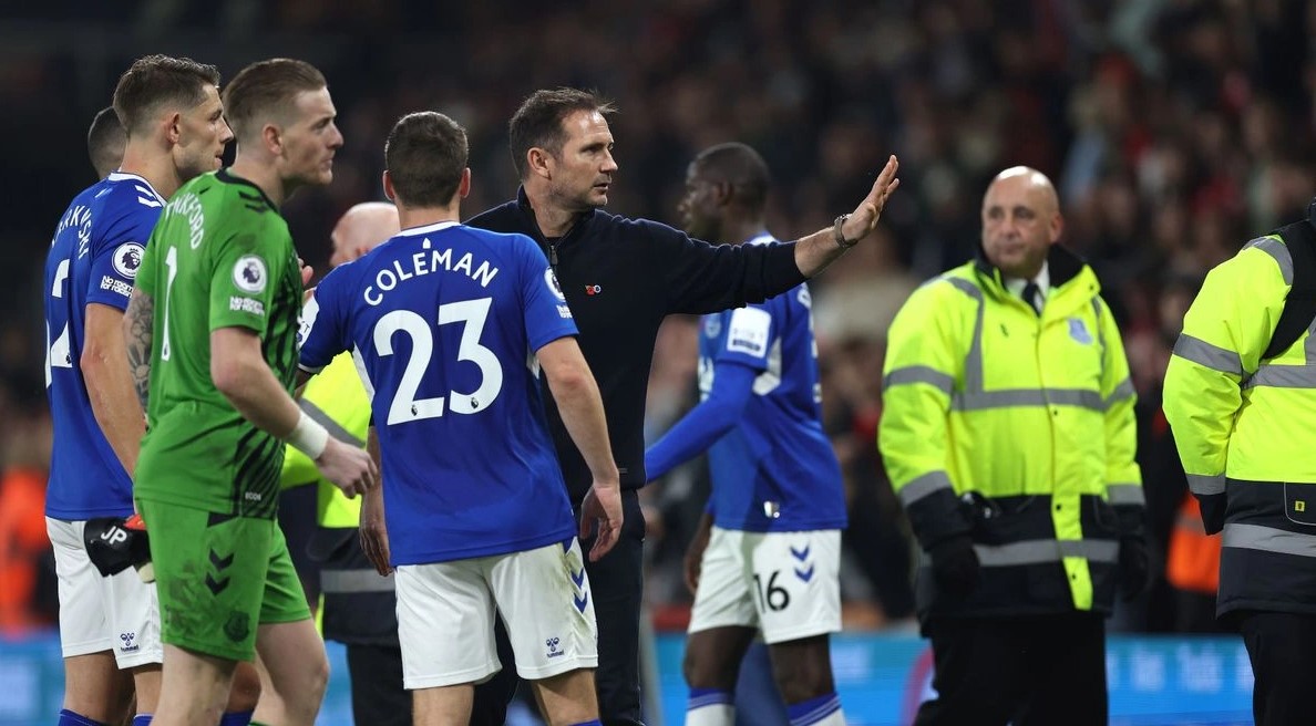 CĐV Everton nổi giận khi đội nhà thua đậm đối thủ yếu - Bóng Đá