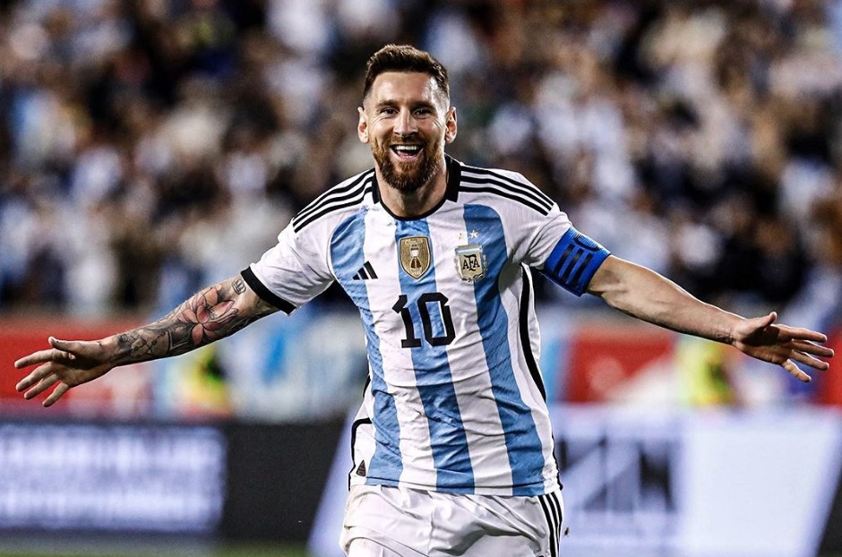 Argentina: Dành cho những người yêu bóng đá, hãy xem hình ảnh về đội tuyển Argentina, Đội bóng nổi tiếng với Messi và những cầu thủ tuyệt vời khác.