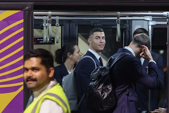Ronaldo gửi thông điệp khi đến Qatar - Bóng Đá