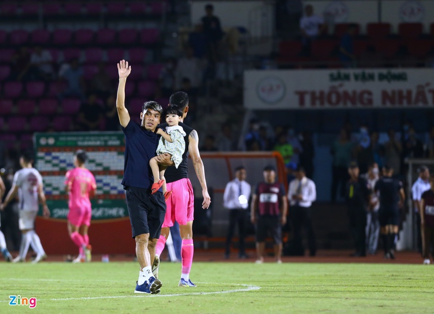 Cầu thủ Sài Gòn bật khóc khi đội rớt hạng - Bóng Đá