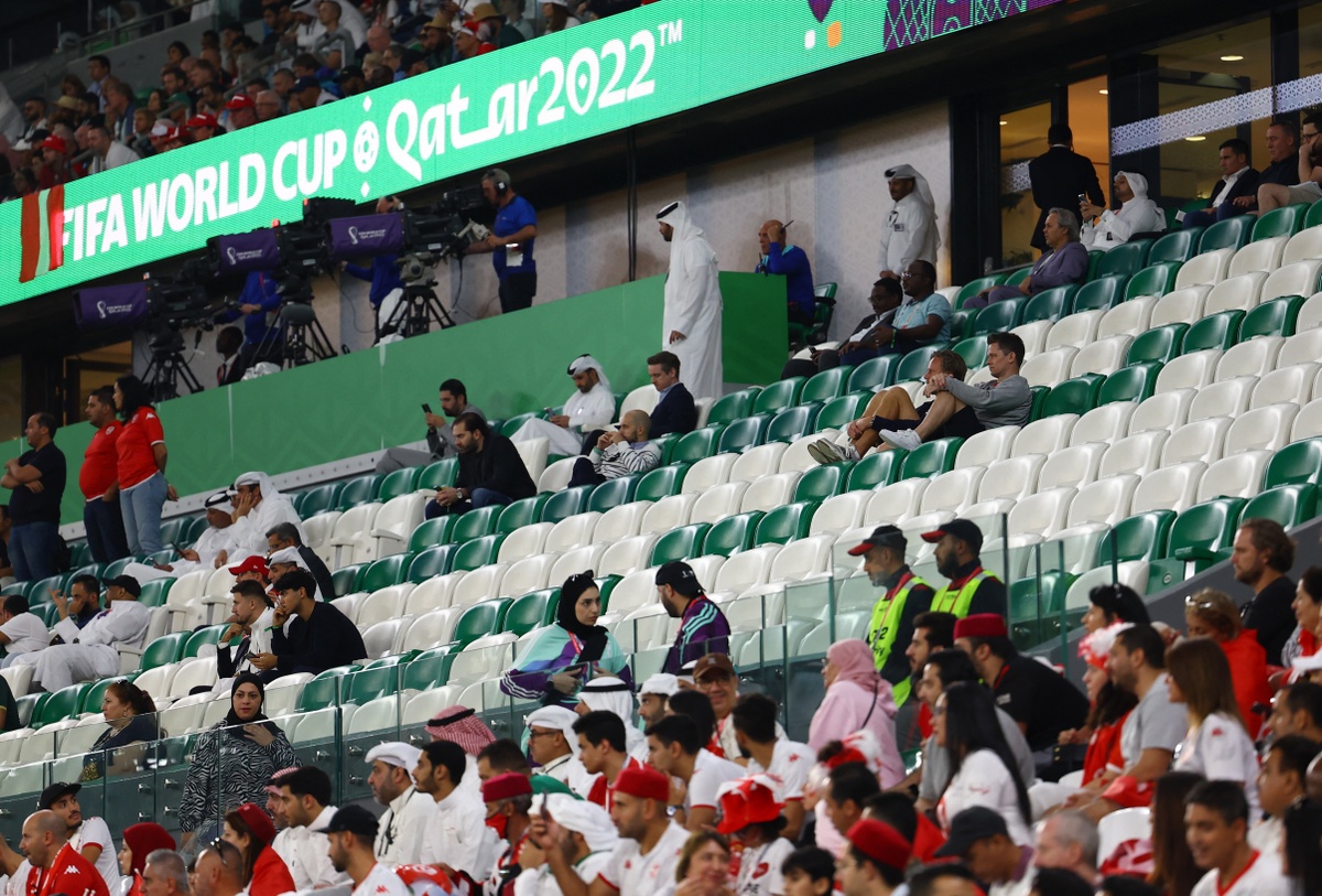 Bất ngờ xảy ra tại 8 sân vận động ở Qatar chỉ sau một đêm - Bóng Đá