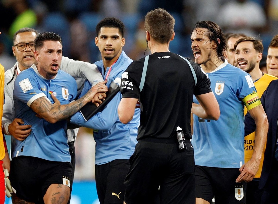 FIFA mở thủ tục kỷ luật với 4 cầu thủ Uruguay - Bóng Đá