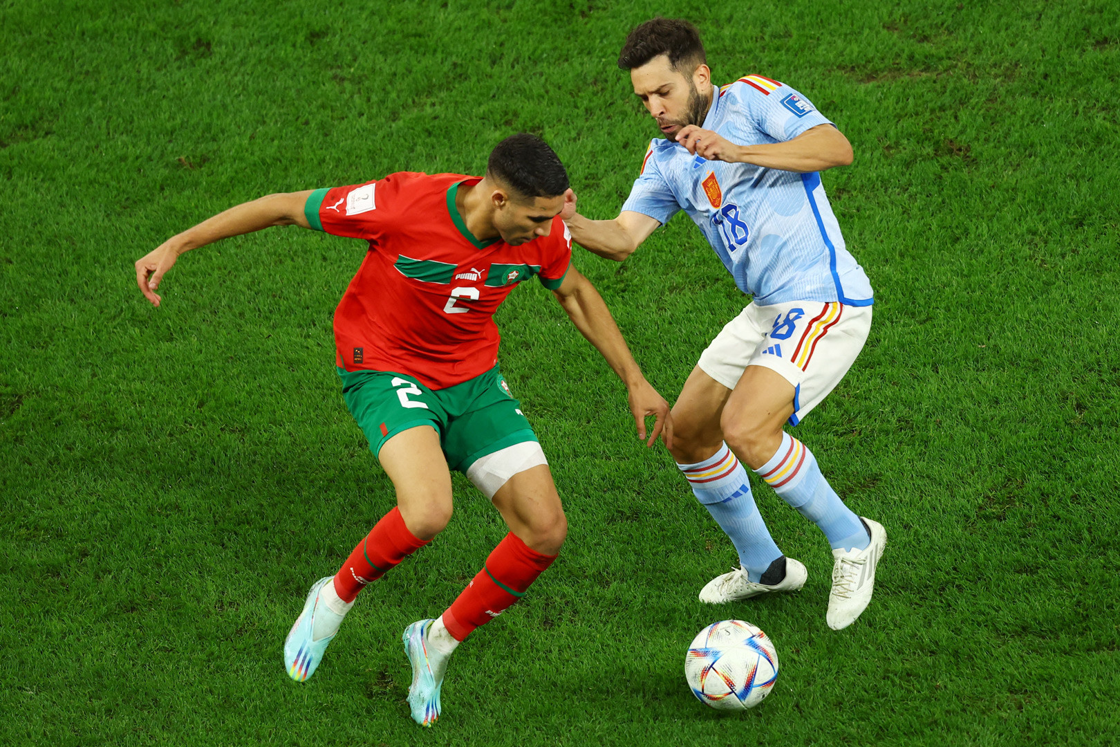 Maroc lập kỳ tích World Cup 2022: Sư tử Hakimi - Bóng Đá