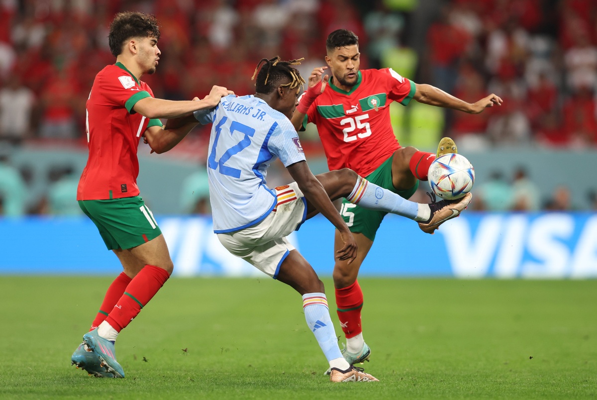 Thủ môn Morocco đi vào lịch sử World Cup - Bóng Đá