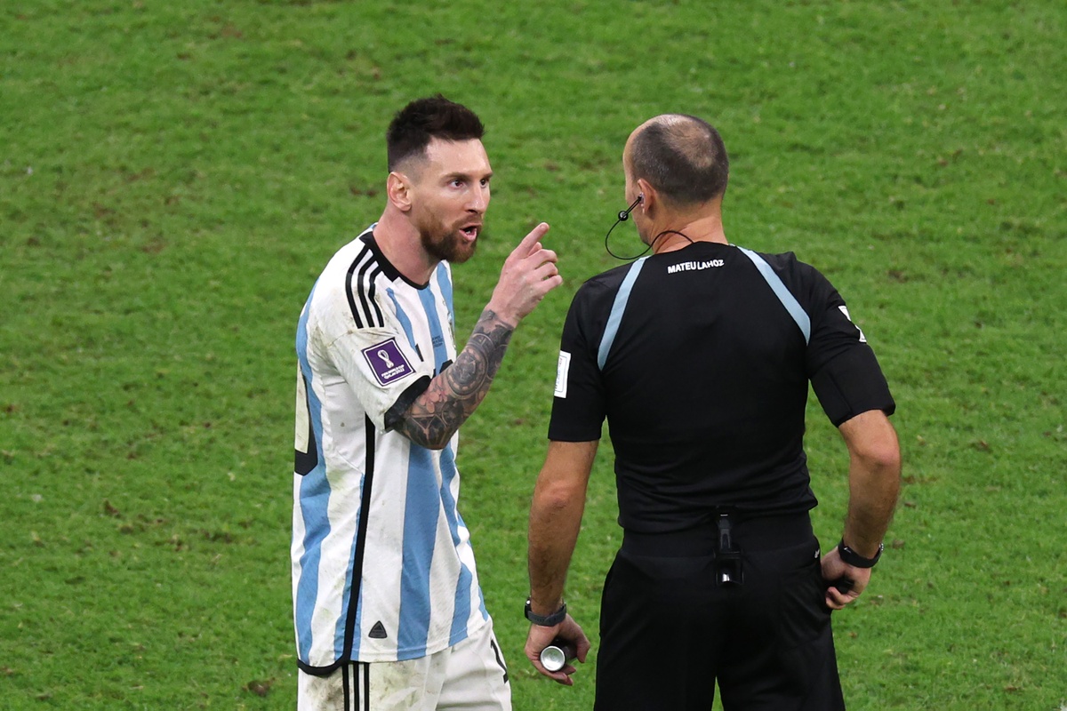 Trận Argentina và Hà Lan lập kỷ lục về số thẻ phạt - Bóng Đá