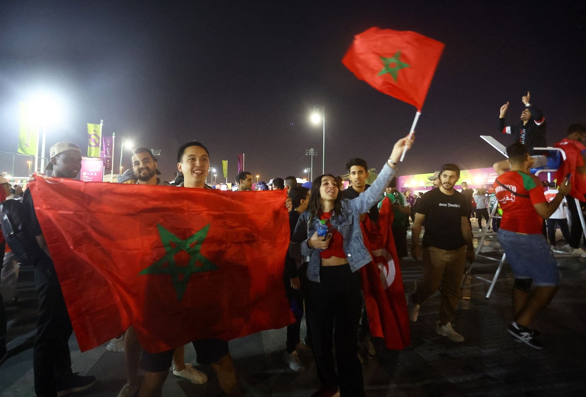 CĐV Morocco đổ ra đường khi đội nhà làm nên lịch sử - Bóng Đá