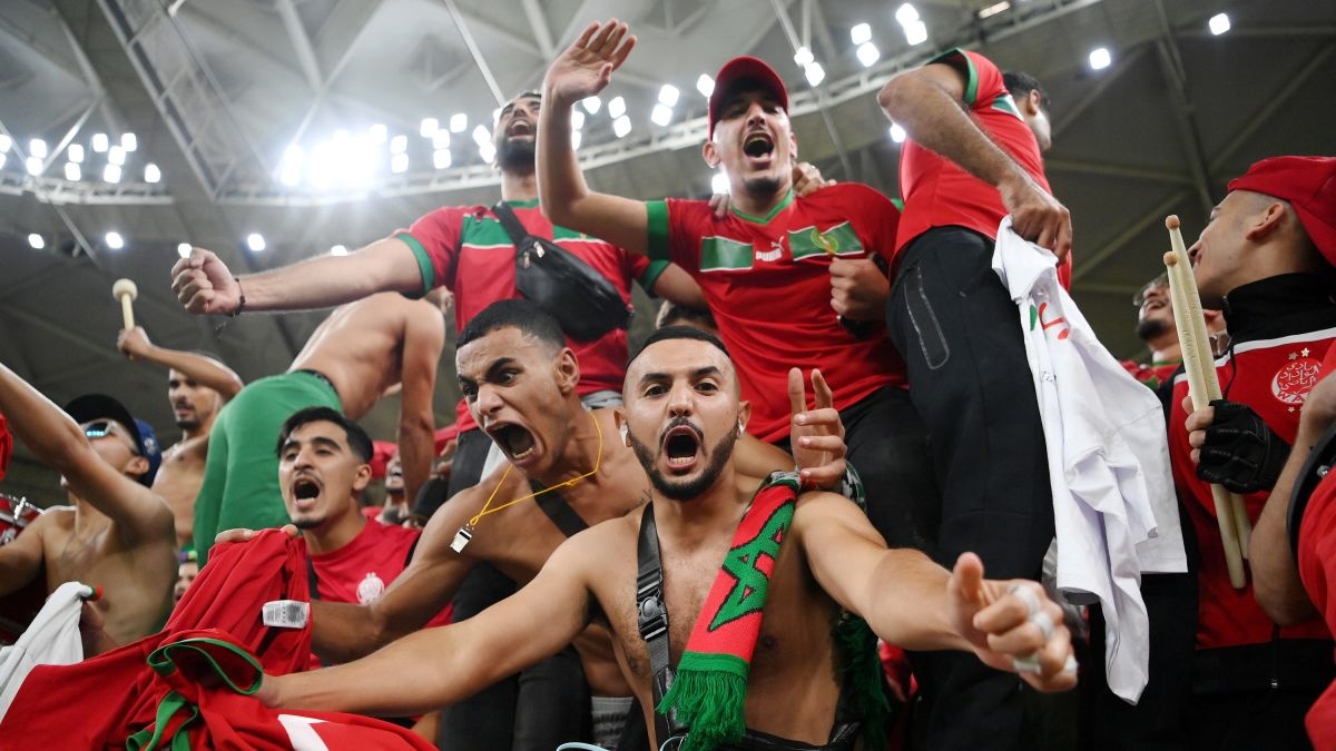 CĐV Morocco đổ ra đường khi đội nhà làm nên lịch sử - Bóng Đá