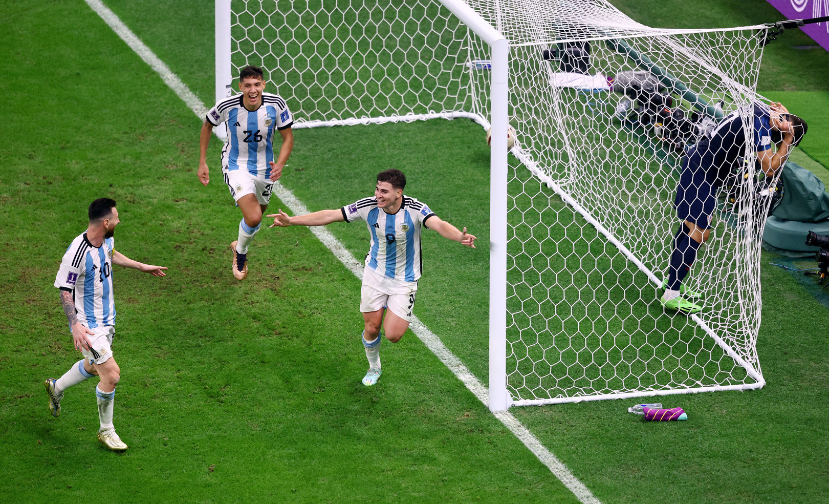 Argentina đấu Pháp: Julian Alvarez, điểm tựa để Messi nâng Cúp vàng - Bóng Đá