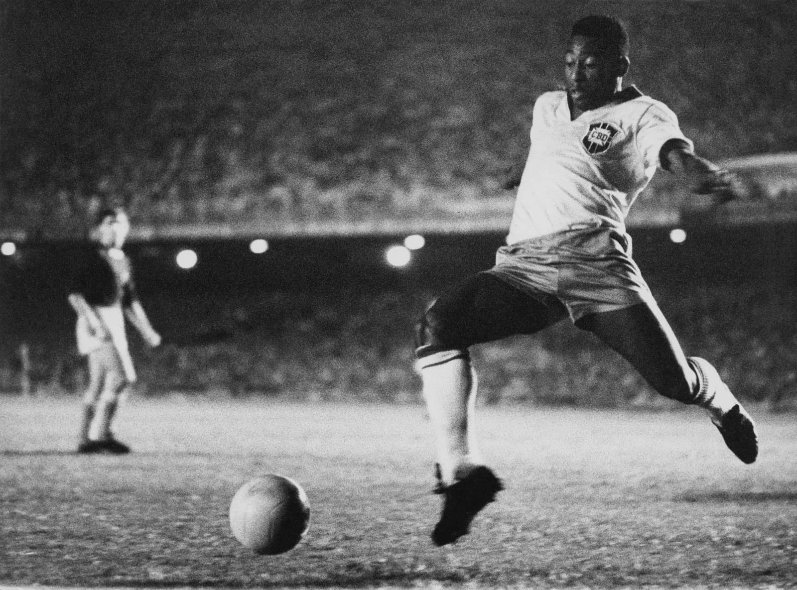 Cuộc đời ‘Vua bóng đá’ Pele qua ảnh - Bóng Đá