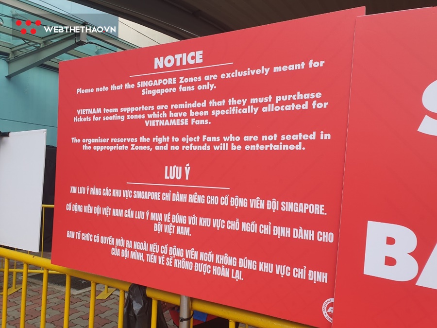 Rõ lý do CĐV Việt Nam có vé vẫn không được vào sân tại Singapore - Bóng Đá
