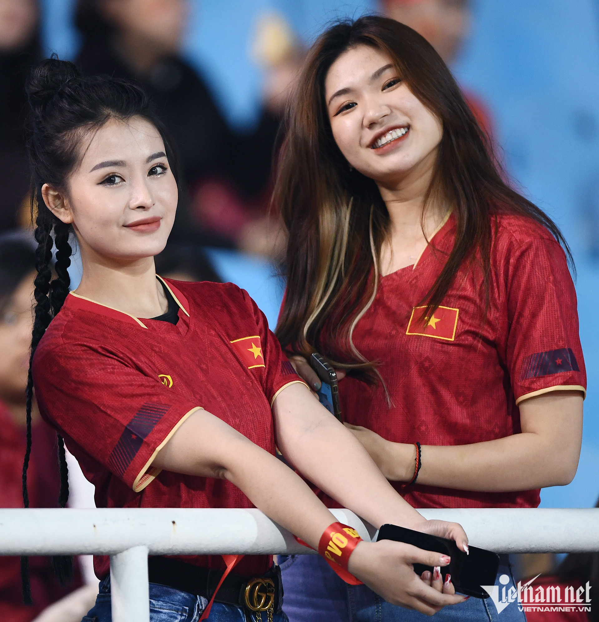 Những cô gái xinh đẹp 'nóng cùng AFF Cup' trên sân Mỹ Đình - Bóng Đá