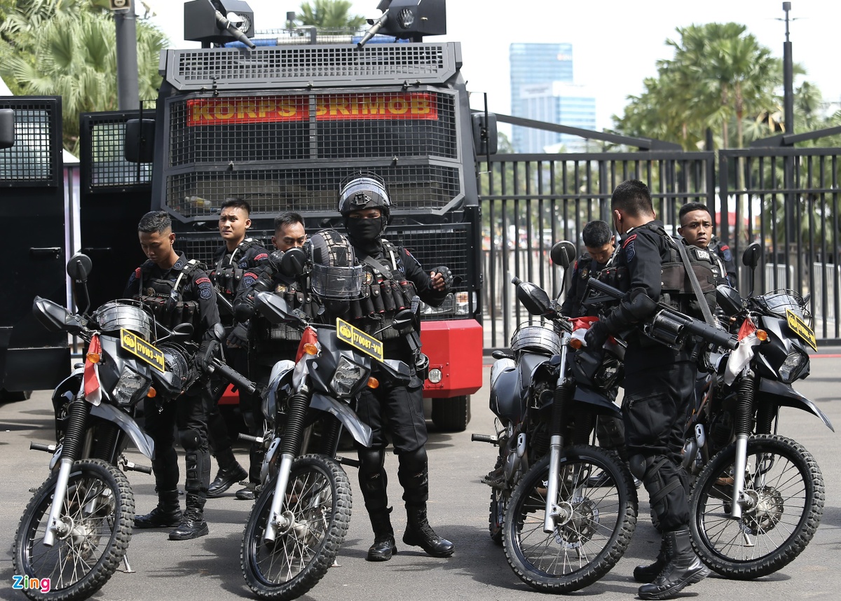 3.690 cảnh sát triển khai bảo vệ trận đấu của Việt Nam - Bóng Đá