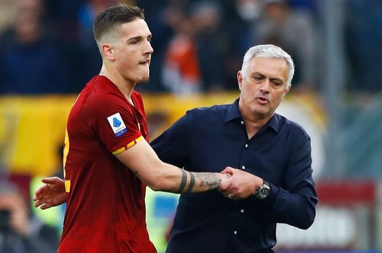 Mourinho nổi giận với Zaniolo - Bóng Đá