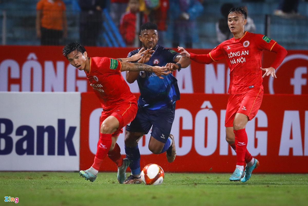 Cầu thủ Việt kiều không may gặp Văn Hậu ngày ra mắt V.League - Bóng Đá