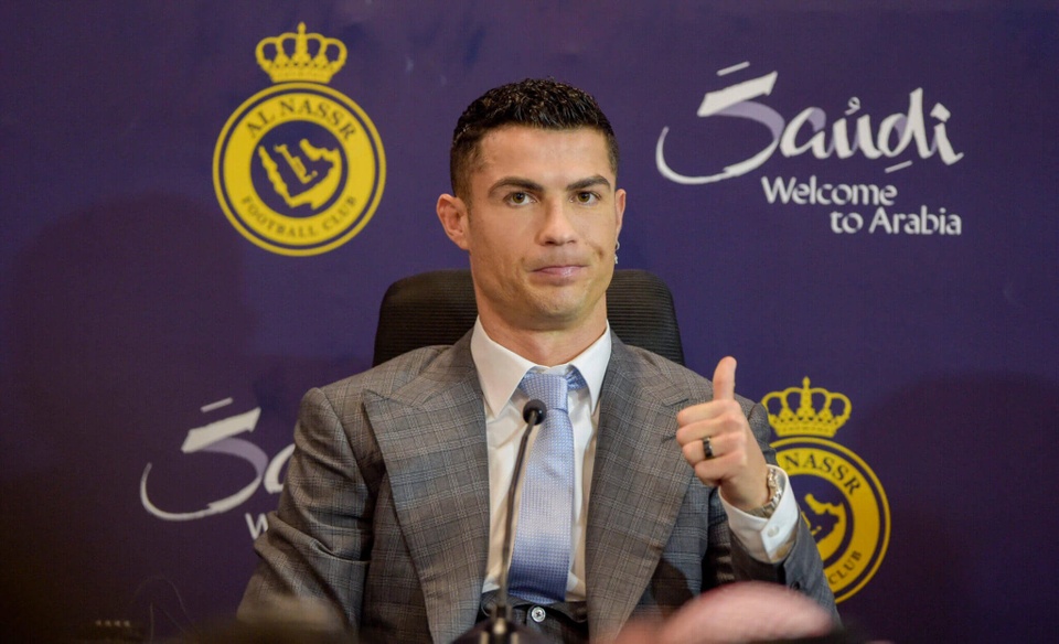Ronaldo có xứng đáng mức lương 210 triệu USD/năm? - Bóng Đá