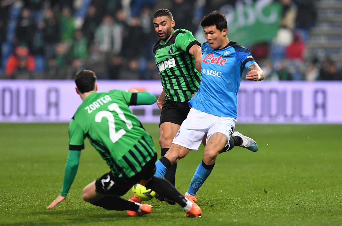 Osimhen thăng hoa, Napoli tạo khoảng cách 18 điểm với đội đứng thứ 2 - Bóng Đá