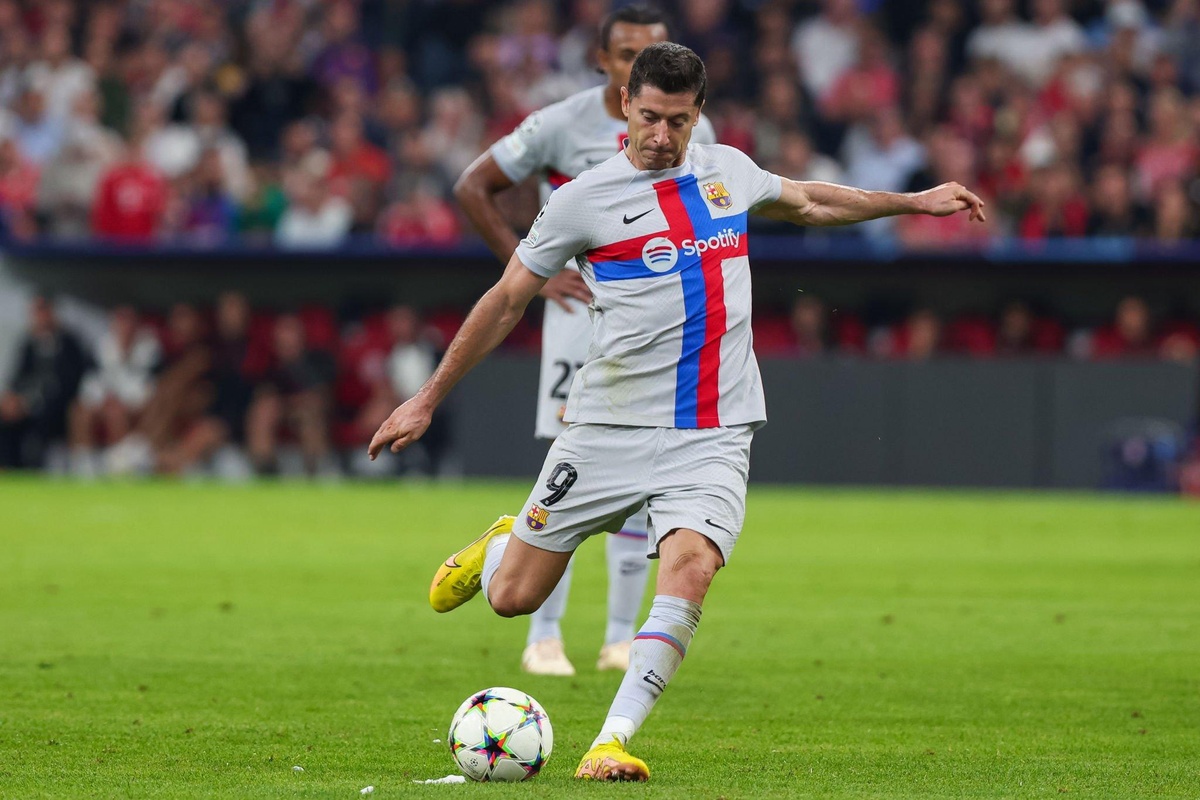 Robert Lewandowski (5 bàn): Tuyển thủ Ba Lan vẫn duy trì hiệu suất ghi bàn ấn tượng tại Champions League. Tuy nhiên, Barca đã bị loại từ vòng bảng nên Lewandowski không thể nâng cao thành tích ở mùa này.