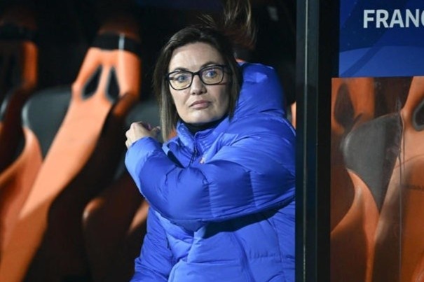 HLV tuyển nữ Pháp bị sa thải vì cầu thủ từ chối thi đấu - Bóng Đá