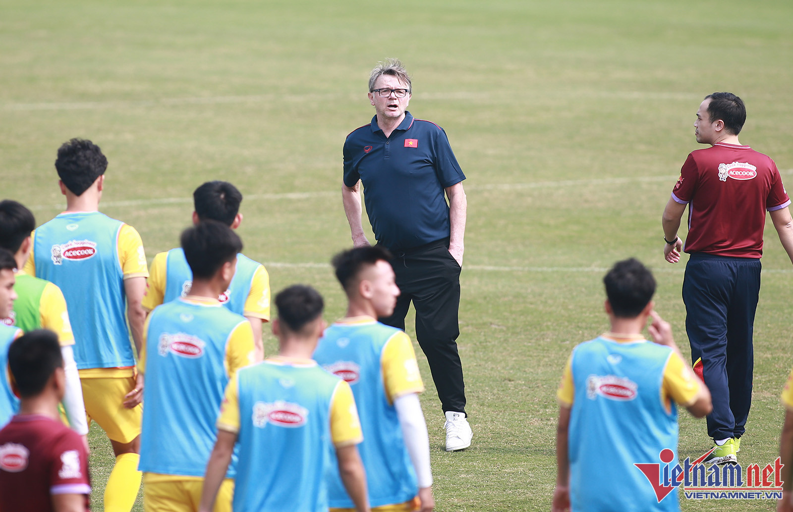 HLV Philippe Troussier triệu tập dàn sao U20 lên U23 Việt Nam - Bóng Đá