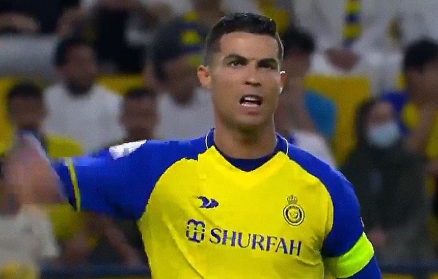 Ronaldo trả giá vì hành động nóng nảy - Bóng Đá