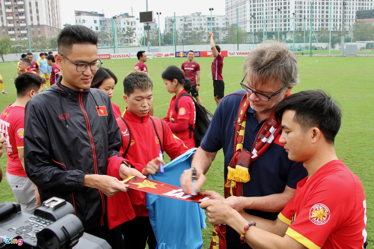 U23 Việt Nam được khích lệ trước ngày đi Qatar - Bóng Đá