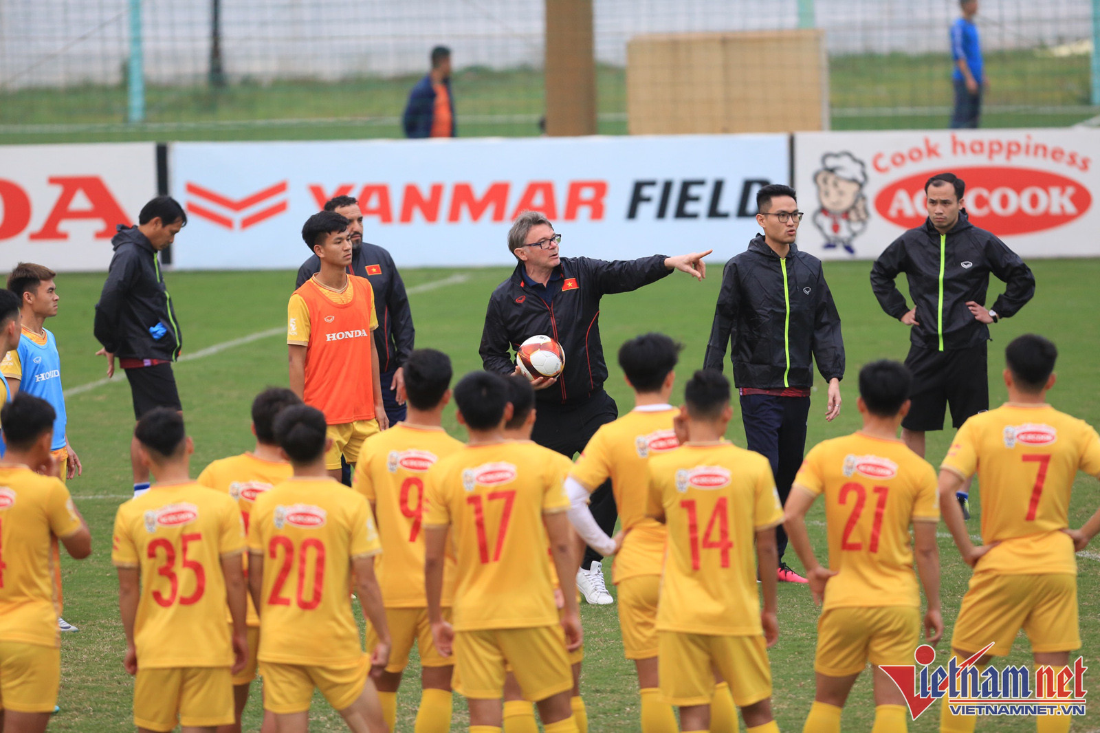 U23 Việt Nam sang Qatar, HLV Troussier giao nhiệm vụ đặc biệt - Bóng Đá