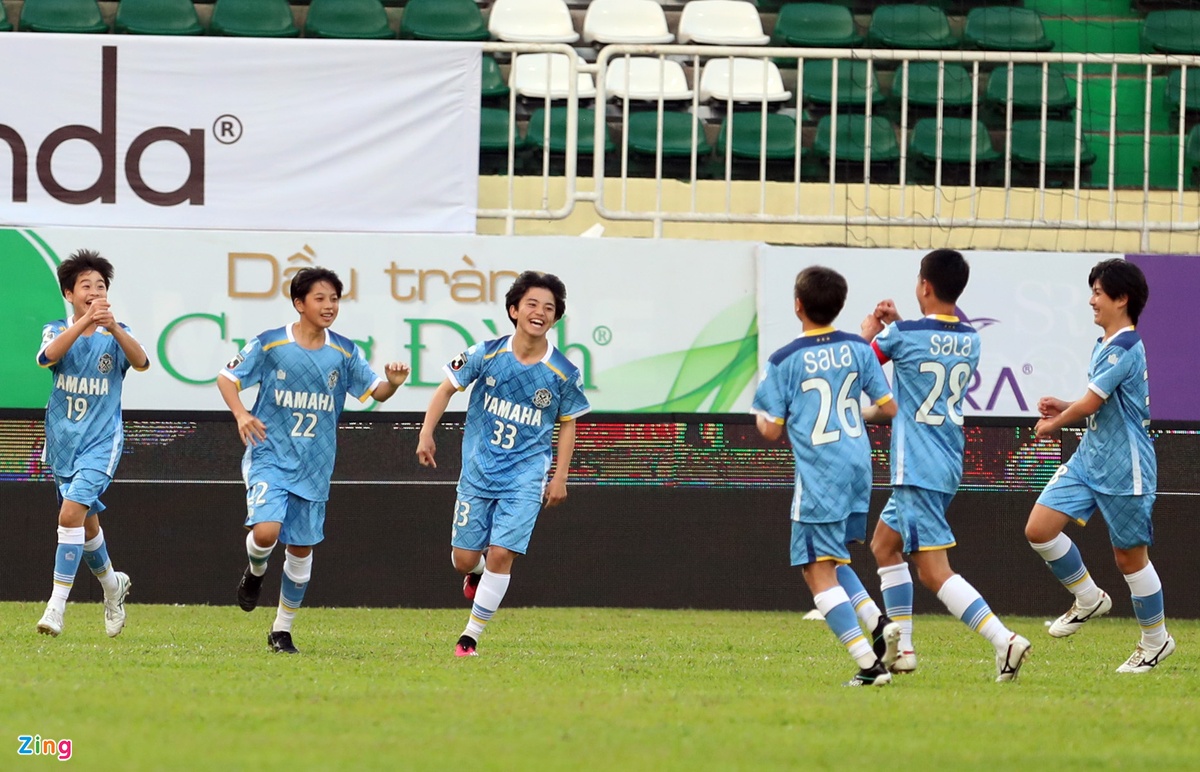 Kiatisuk chứng kiến U13 HAGL thất bại trước đối thủ Nhật Bản - Bóng Đá