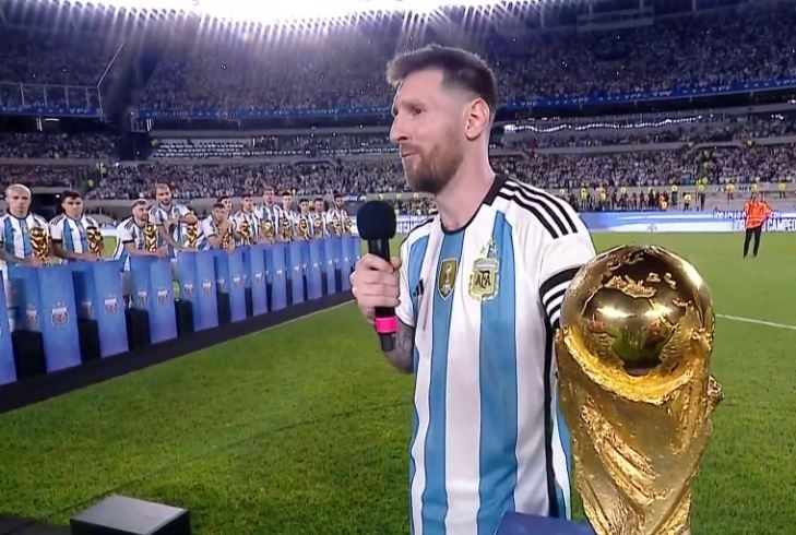 Messi làm HLV tuyển Argentina bật khóc - Bóng Đá
