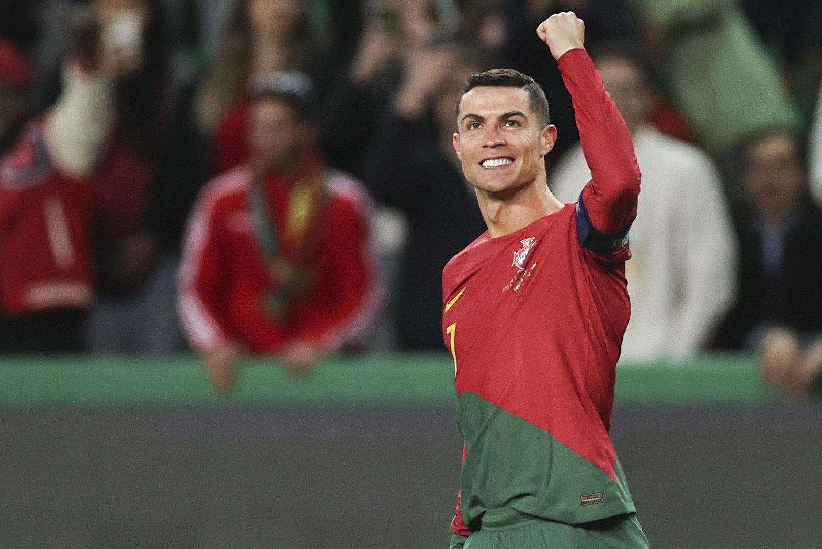 Ronaldo: Chống lại tất cả để hồi sinh - Bóng Đá