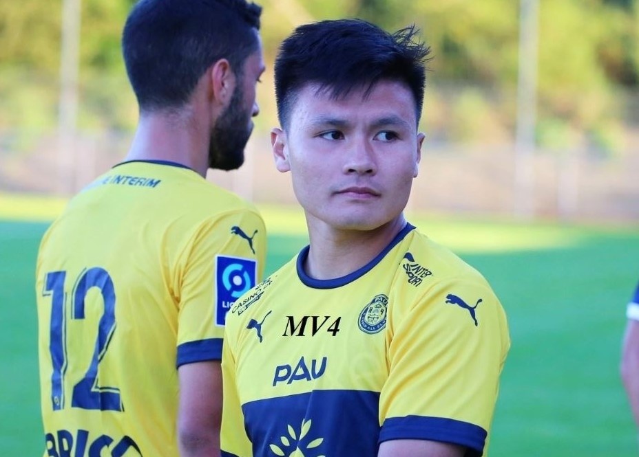 Quang Hải ngồi ngoài trong trận thua của Pau - Bóng Đá